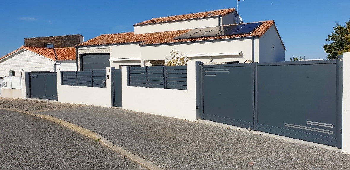 portail aluminium battant anthracite 2 vantaux